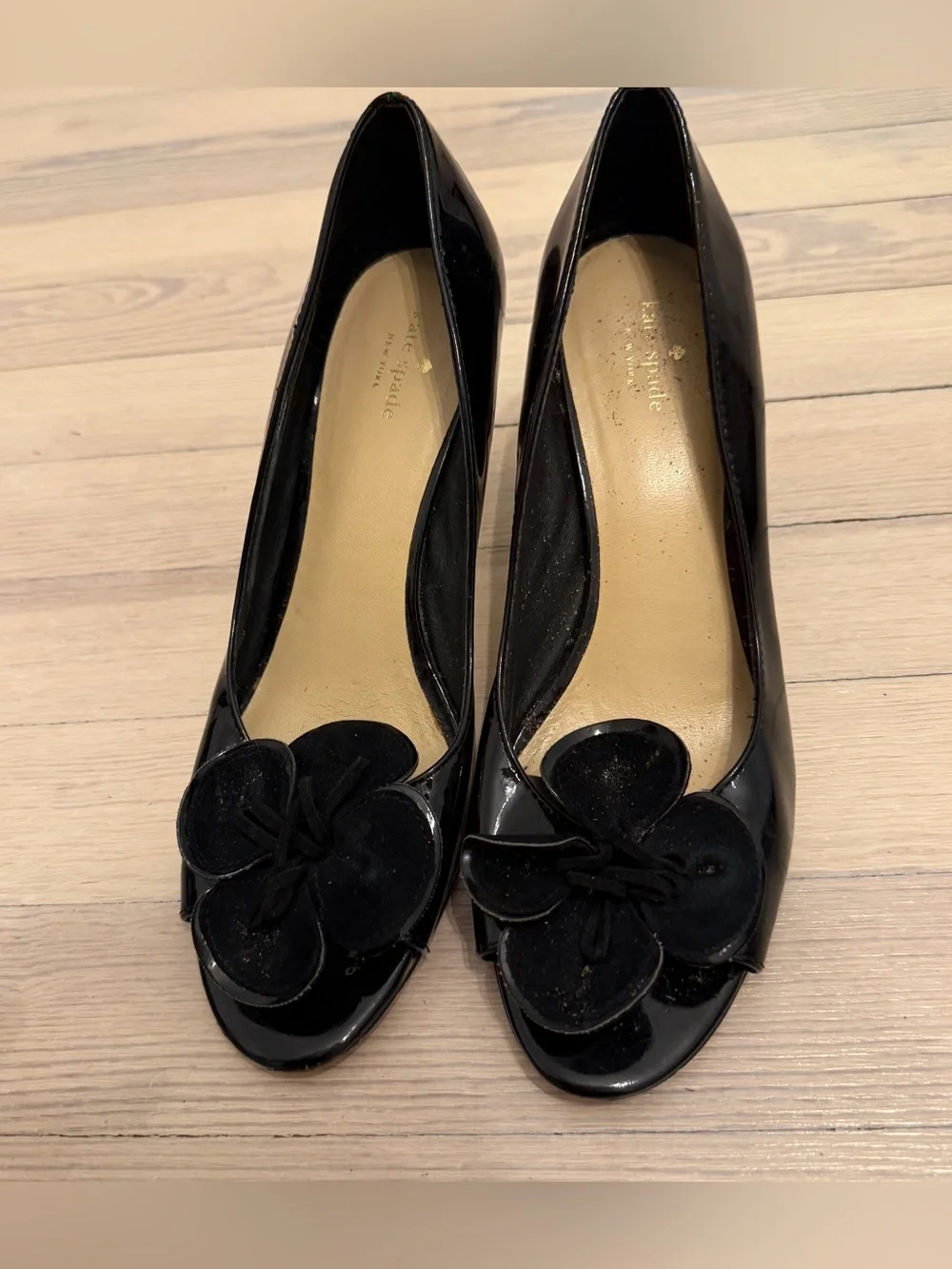 Kate Spade Women’s Black Patent Leather Floral Peep Toe Pumps Heels 8.5